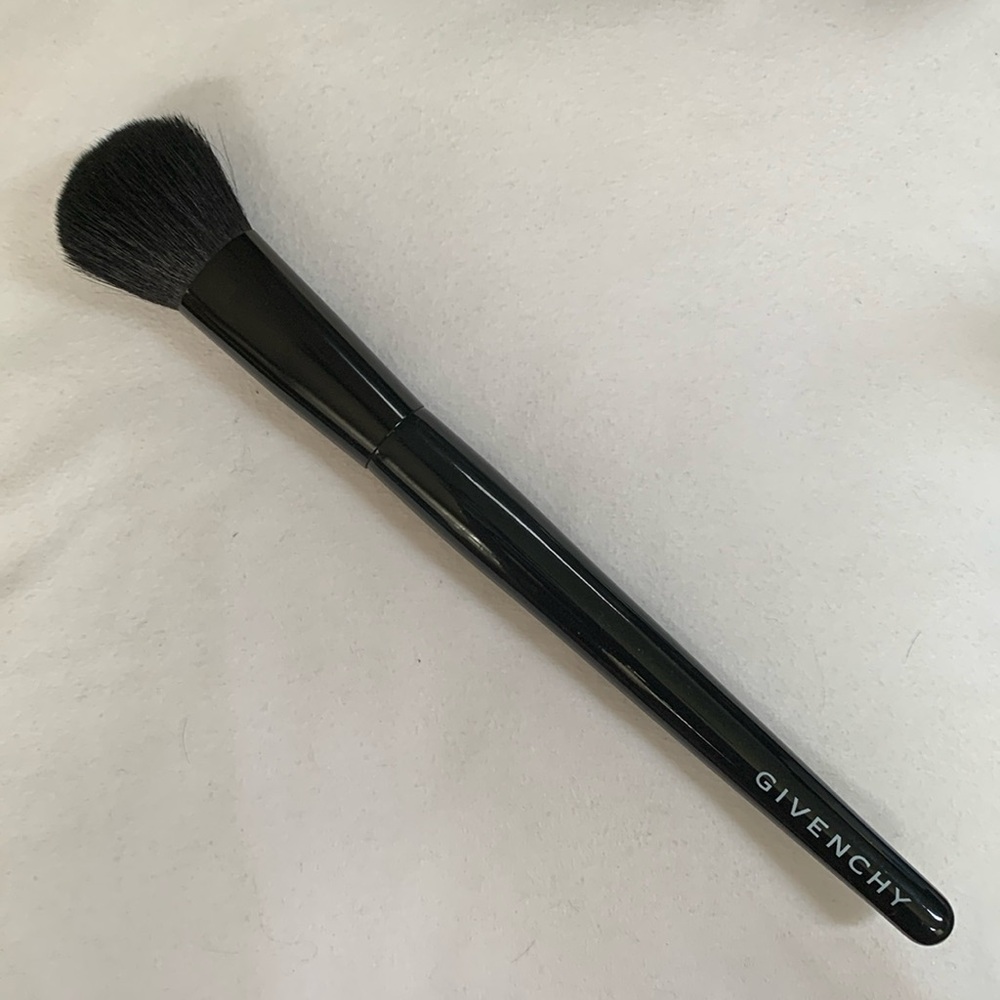 SOLD OUT Givenchy Elegant Black Makeup contour Brush RARE